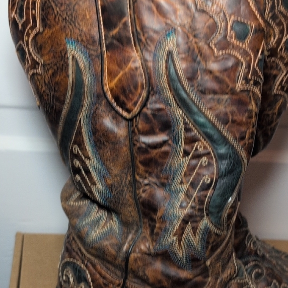 Women's Western Heeled Boots in Brown and Tan - Picture 5 of 5